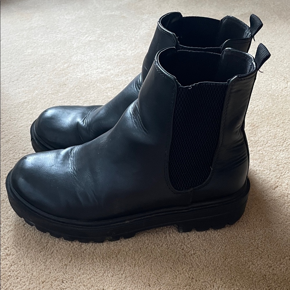 Soda Chelsea Boots
